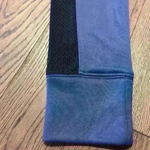 Under Armour Athleisure Top Medium - Picture 3 of 5